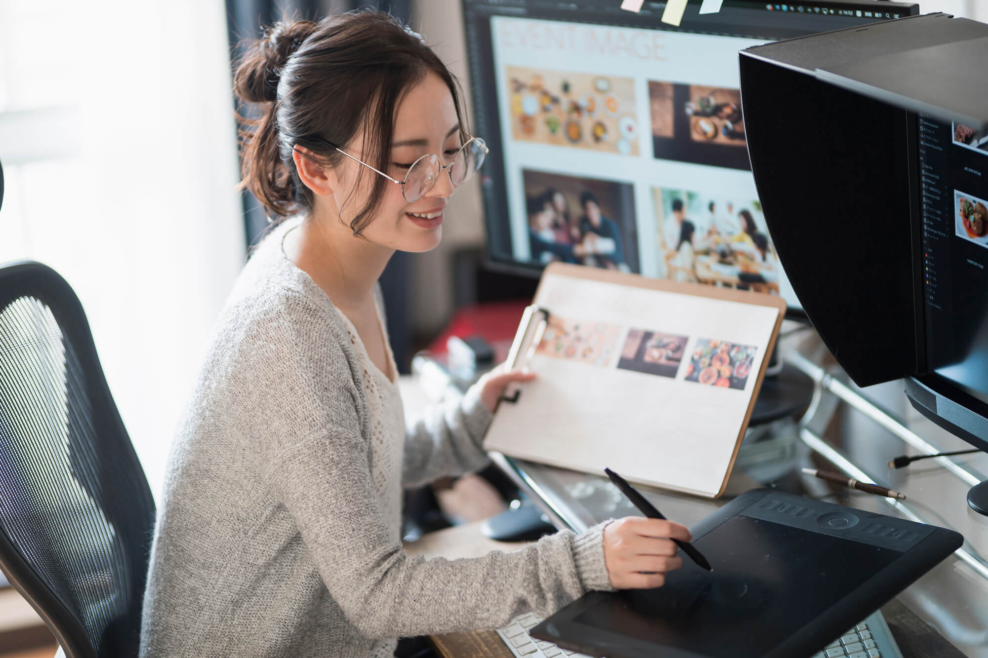 制作に集中する派遣デザイナー