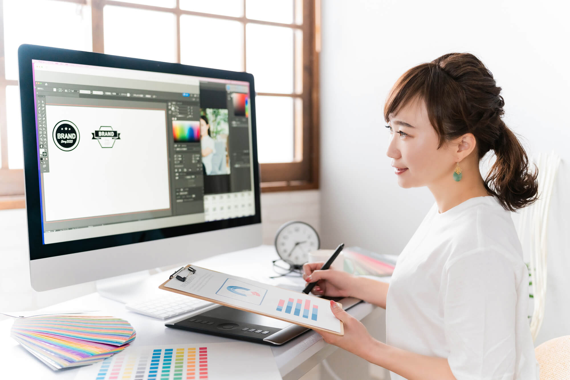 DTPオペレーターが作業している様子